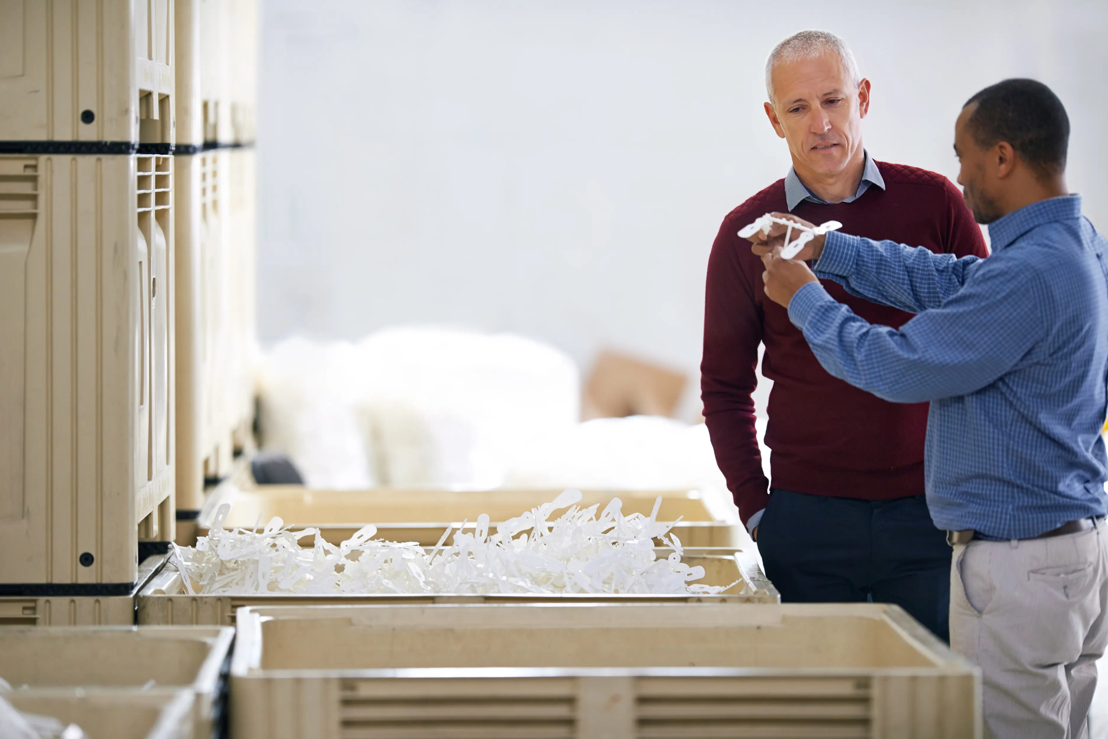 Manager in Fabrik und Inspektion für Kommerz, Handel und Geschäft, mit Schwerpunkt auf Versand und Lagerung; männlicher CEO und Startup, unternehmerischer Arbeitsplatz und Industrie, mit Fokus auf Karriere, Produktivität und Distribution.